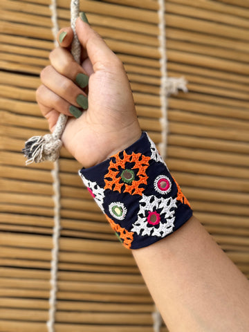 Amal Kutchi Fabric Bracelet | Handcuff