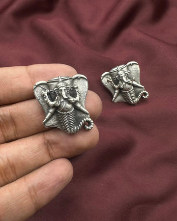 Gandeva Ring