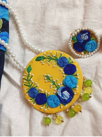 Sariyu Fabric necklace + Earrings Set
