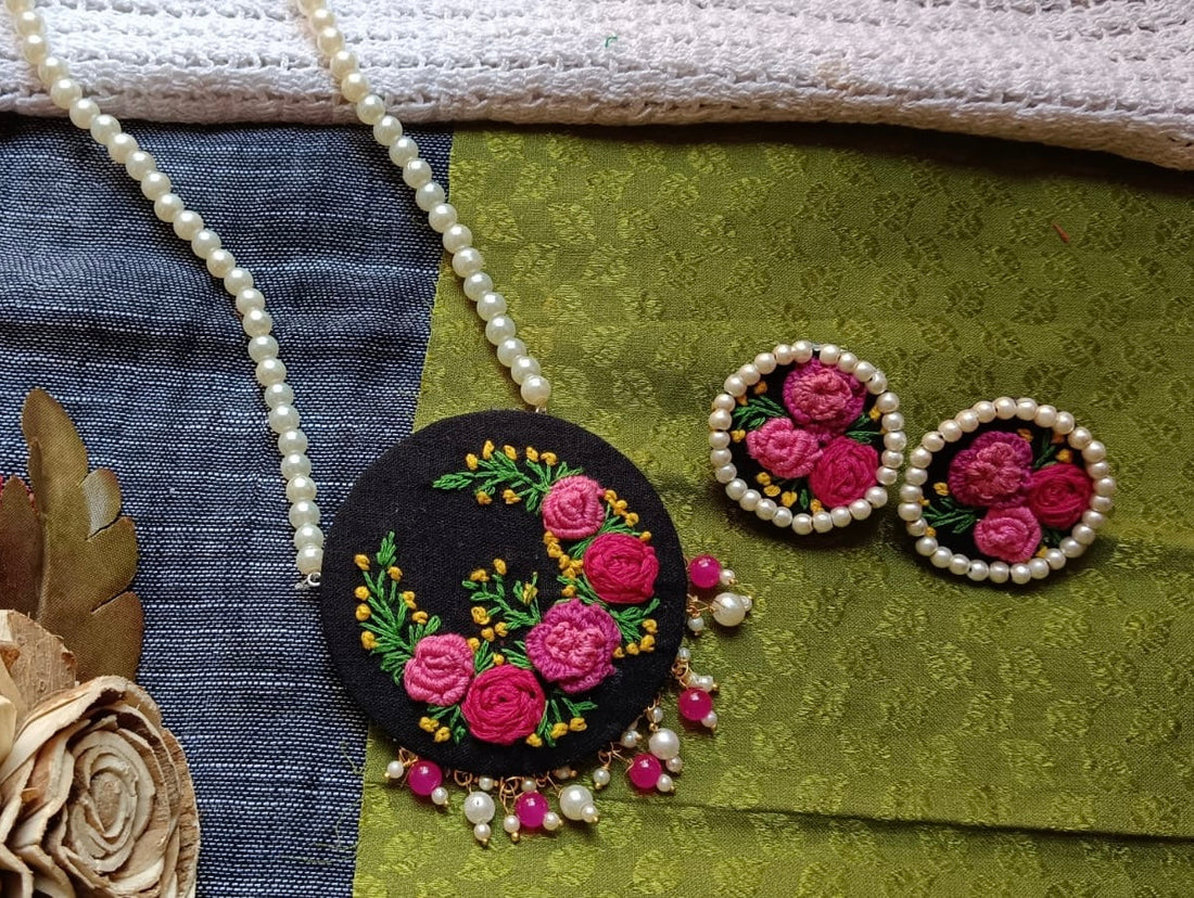 Shana Fabric necklace + Earrings Set