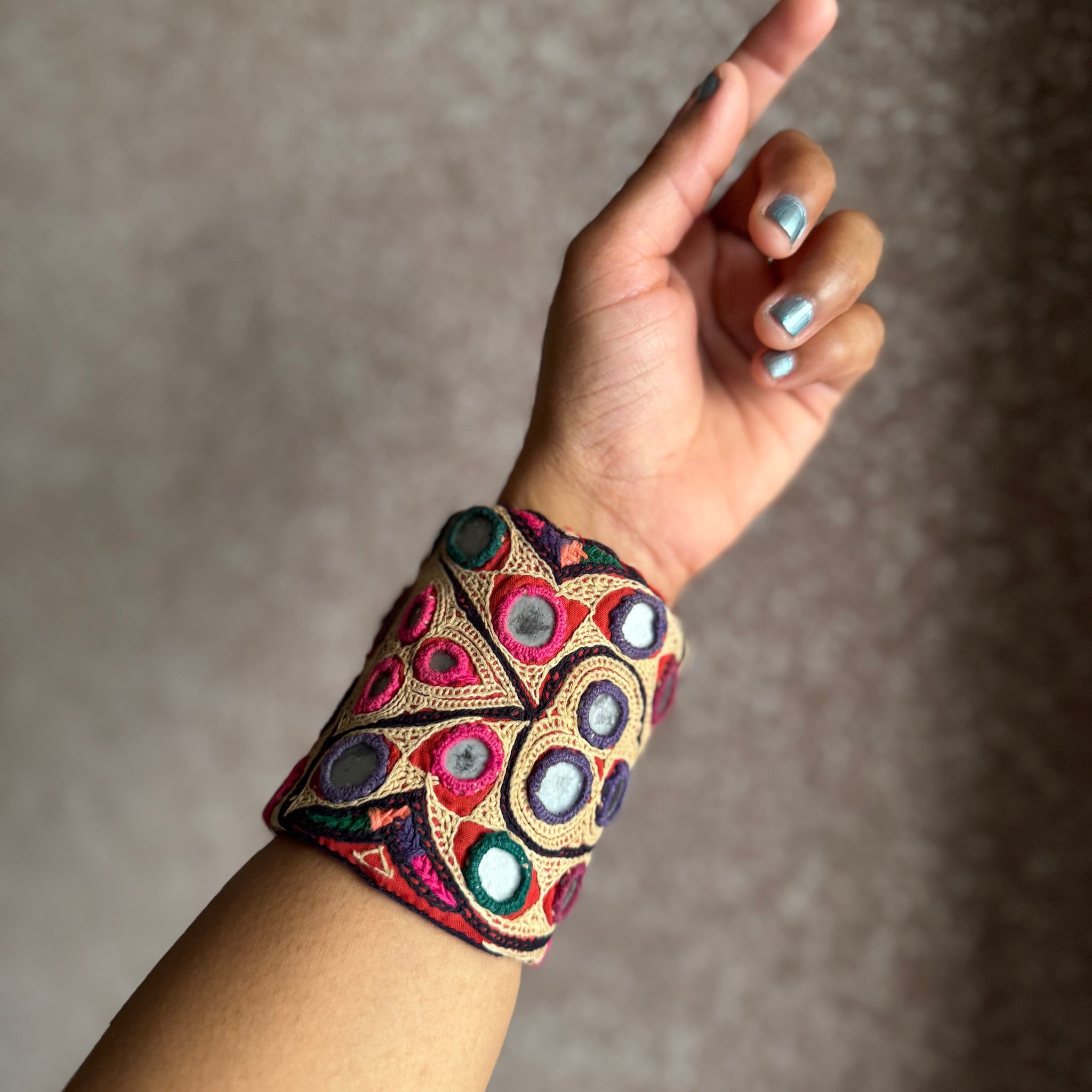 Javia Fabric Bracelet | Handcuff