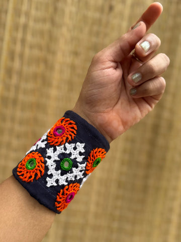 Viktoria Fabric Handcuff | Bracelet