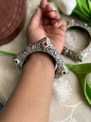 Chatuskonika Bracelet Set | Set of Two Kada