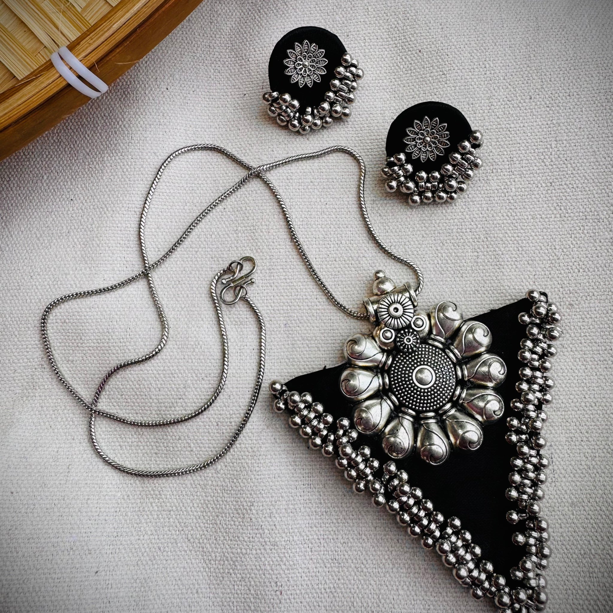 Aruna Necklace Set | Necklace + Earrings