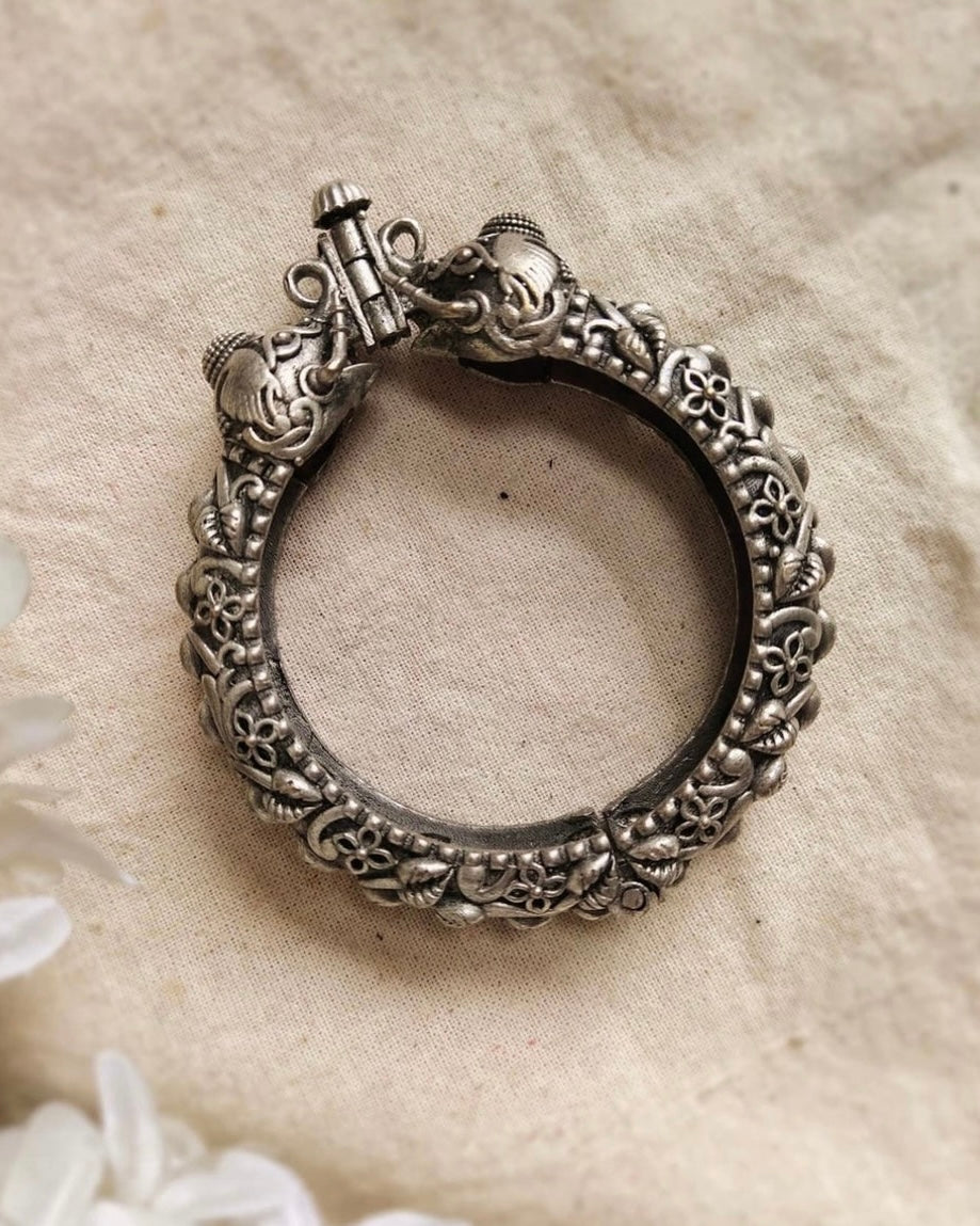 Hasti Bracelet | Kada