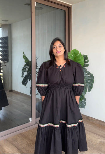 Black Bloom Elegance