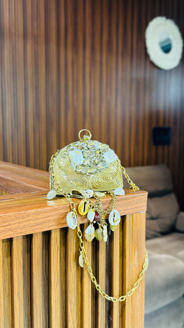 Swarna Shella Clutch