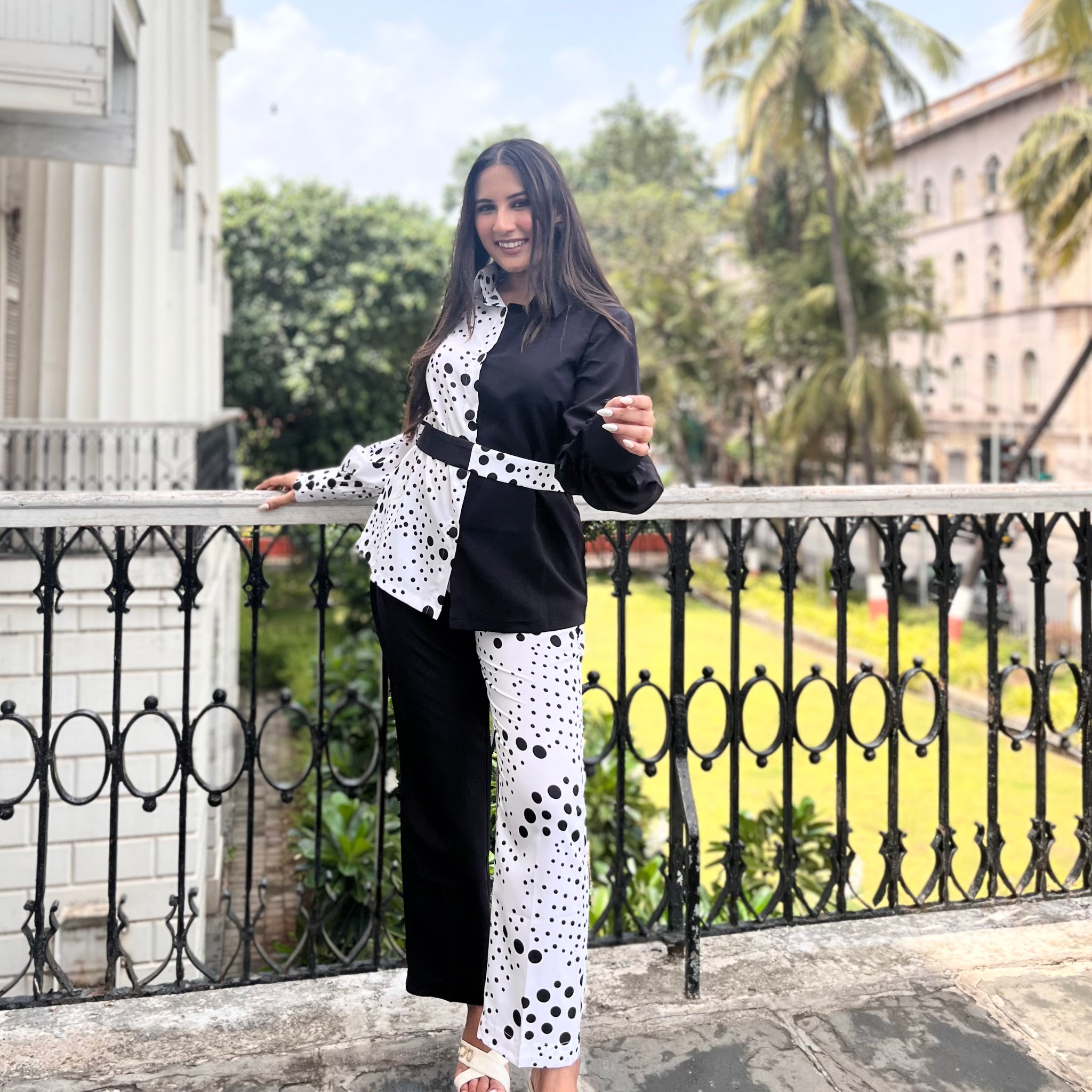Black and white cord set