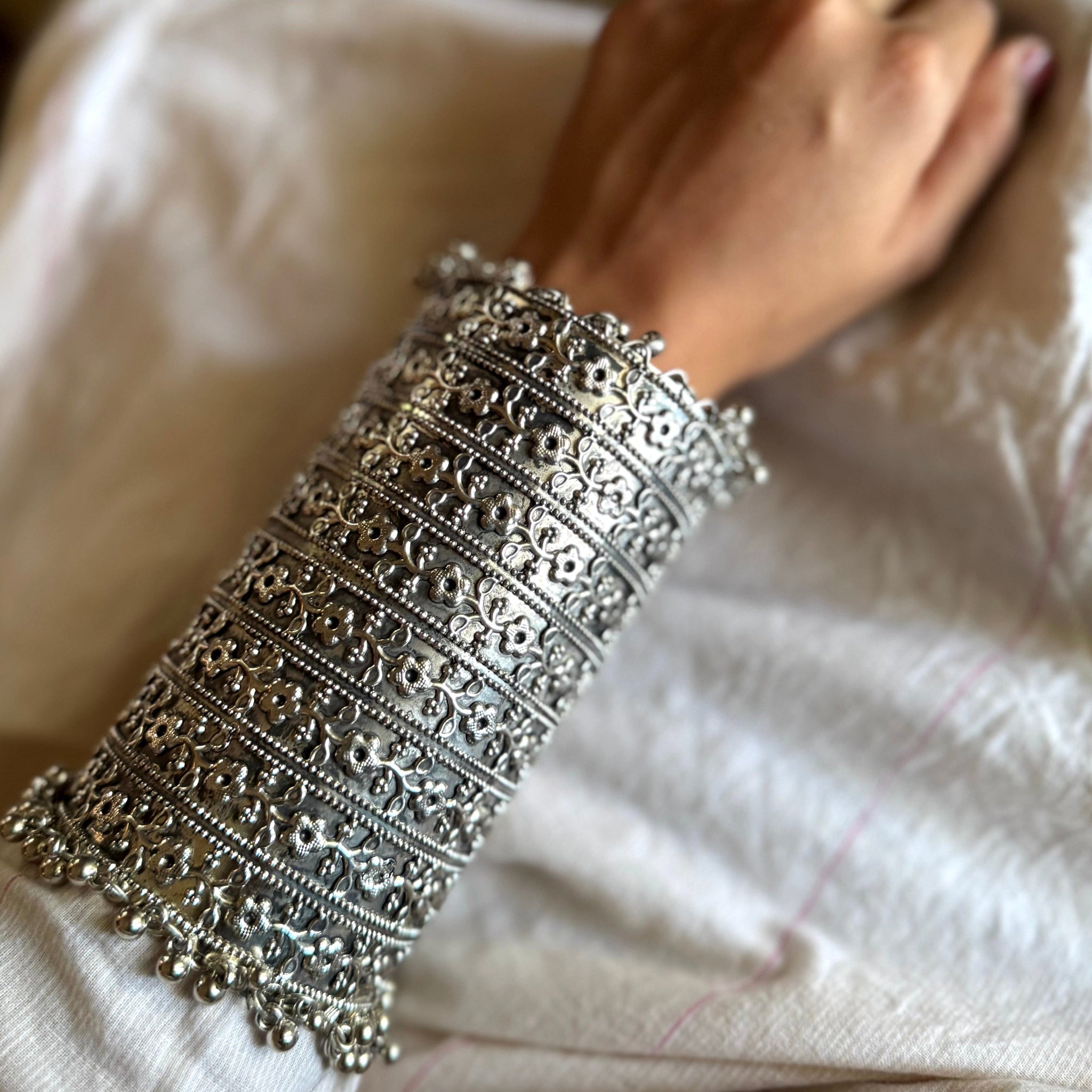 Deisy Bracelet | Handcuff